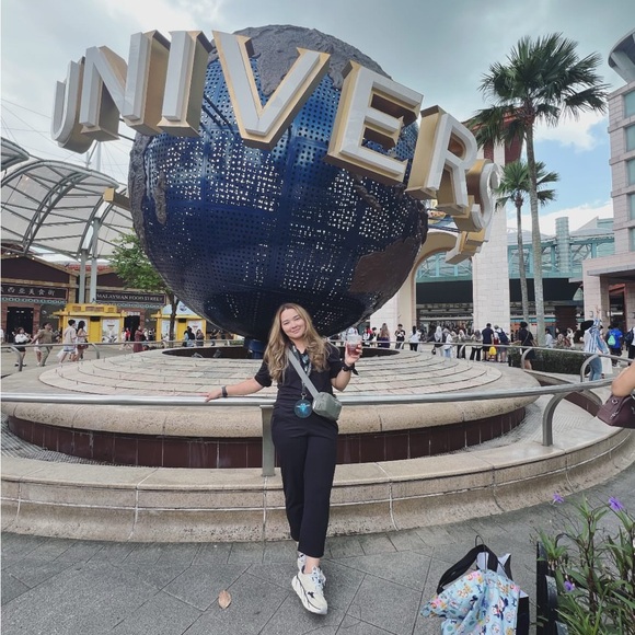 Meet your Posher! - Picture 3 of 6